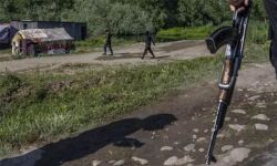 കശ്മീരില്‍ ഏറ്റുമുട്ടല്‍; സായുധനും പോലിസുകാരനും കൊല്ലപ്പെട്ടു