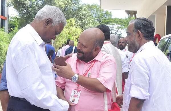 എറണാകുളത്തെ കാനം വിരുദ്ധര്ക്കു തോല്വി; സംസ്ഥാന കൗണ്സിലിലേക്കു മൽസരം എറണാകുളത്തെ കാനം വിരുദ്ധര്ക്കു തോല്വി; സംസ്ഥാന കൗണ്സിലിലേക്കു മൽസരം