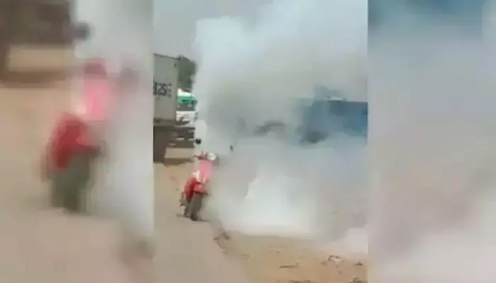 ഇലക്ട്രിക് സ്കൂട്ടര് ചാര്ജ് ചെയ്യുന്നതിനിടെ പൊട്ടിത്തെറിച്ചു; വീട്ടില് ഉറങ്ങിക്കിടന്ന ഏഴുവയസുകാരന് ദാരുണാന്ത്യം ഇലക്ട്രിക് സ്കൂട്ടര് ചാര്ജ് ചെയ്യുന്നതിനിടെ പൊട്ടിത്തെറിച്ചു; വീട്ടില് ഉറങ്ങിക്കിടന്ന ഏഴുവയസുകാരന് ദാരുണാന്ത്യം