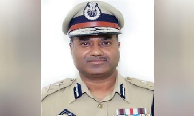 ജമ്മു കശ്മീരില്‍ ഐപിഎസ് ഉദ്യോഗസ്ഥനെ കൊലപ്പെടുത്തി; പ്രതി വീട്ടുജോലിക്കാരനെന്ന് സംശയം