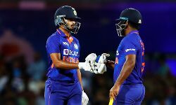 ലഖ്നൗവില് ഇന്ത്യയ്ക്ക് തകര്ച്ച; പ്രതീക്ഷ സഞ്ജു-ശ്രേയസ്സ് കൂട്ടുകെട്ടില് ലഖ്നൗവില് ഇന്ത്യയ്ക്ക് തകര്ച്ച; പ്രതീക്ഷ സഞ്ജു-ശ്രേയസ്സ് കൂട്ടുകെട്ടില്