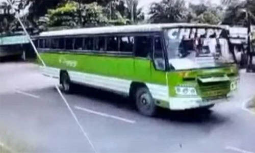 കോട്ടയത്ത് സ്വകാര്യബസ്സില് നിന്ന് തെറിച്ചുവീണ് വിദ്യാര്ഥിയ്ക്ക് ഗുരുതര പരിക്ക് കോട്ടയത്ത് സ്വകാര്യബസ്സില് നിന്ന് തെറിച്ചുവീണ് വിദ്യാര്ഥിയ്ക്ക് ഗുരുതര പരിക്ക്