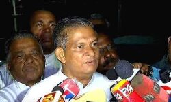 വിസില് അദാനിയുടെ ഇടനിലക്കാരനും കിങ്കരനുമായി പ്രവര്ത്തിക്കുന്നു: ഫാ. യൂജിന് പെരേര വിസില് അദാനിയുടെ ഇടനിലക്കാരനും കിങ്കരനുമായി പ്രവര്ത്തിക്കുന്നു: ഫാ. യൂജിന് പെരേര