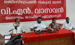 സിപിഎം ഓഫിസില്‍ മന്ത്രിക്കൊപ്പം വാര്‍ത്താസമ്മേളനം; നഗരസഭാ ചെയര്‍പേഴ്‌സനെതിരേ നടപടിക്കൊരുങ്ങി കോണ്‍ഗ്രസ്