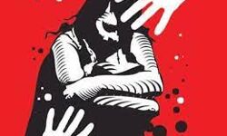 അമ്മയുടെ മുന്നിലിട്ട് പ്രായപൂര്‍ത്തിയാവാത്ത മകളെ കൂട്ടബലാത്സംഗത്തിനിരയാക്കി; രണ്ട് പേര്‍ പിടിയില്‍