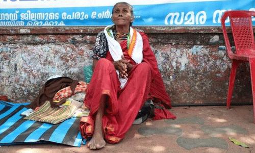 ദയാബായിയെ വീണ്ടും പോലിസെത്തി ജനറല് ആശുപത്രിയിലേക്ക് മാറ്റി ദയാബായിയെ വീണ്ടും പോലിസെത്തി ജനറല് ആശുപത്രിയിലേക്ക് മാറ്റി