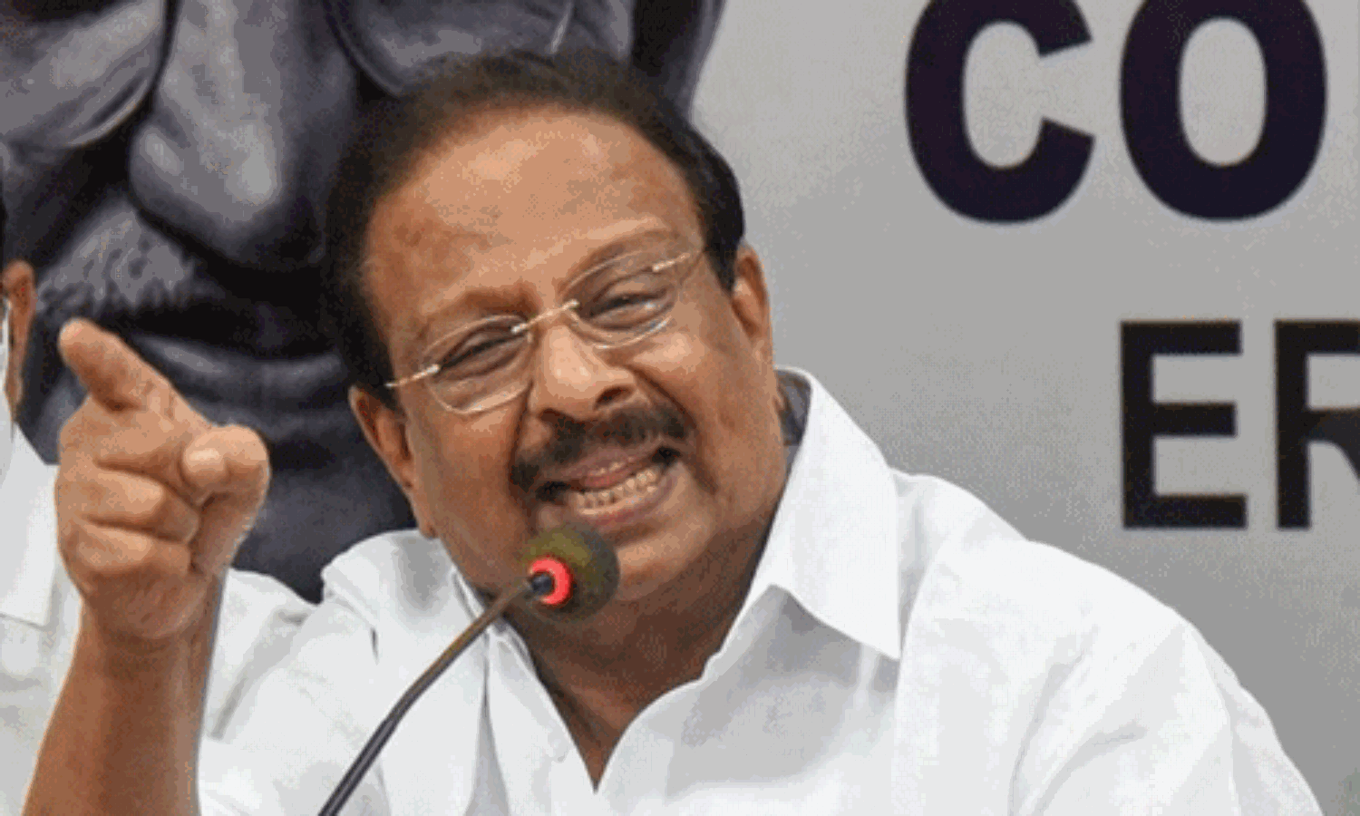 എൽദോസ് ഒളിവിൽ പോയതിൽ ഖേദം അറിയിച്ചു; നടപടിയിൽ ചർച്ച നാളെയെന്ന് കെ സുധാകരൻ എൽദോസ് ഒളിവിൽ പോയതിൽ ഖേദം അറിയിച്ചു; നടപടിയിൽ ചർച്ച നാളെയെന്ന് കെ സുധാകരൻ