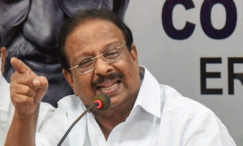എൽദോസ് ഒളിവിൽ പോയതിൽ ഖേദം അറിയിച്ചു; നടപടിയിൽ ചർച്ച നാളെയെന്ന് കെ സുധാകരൻ എൽദോസ് ഒളിവിൽ പോയതിൽ ഖേദം അറിയിച്ചു; നടപടിയിൽ ചർച്ച നാളെയെന്ന് കെ സുധാകരൻ