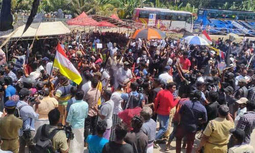 വിഴിഞ്ഞം സമരം: കലക്ടറുടെ വിലക്ക് തള്ളി; തിരുവനന്തപുരം ബൈപാസ് റോഡിലെ ഒമ്പത് സ്ഥലങ്ങള് മല്സ്യത്തൊഴിലാളികള് ഇന്ന് ഉപരോധിക്കും വിഴിഞ്ഞം സമരം: കലക്ടറുടെ വിലക്ക് തള്ളി; തിരുവനന്തപുരം ബൈപാസ് റോഡിലെ ഒമ്പത് സ്ഥലങ്ങള് മല്സ്യത്തൊഴിലാളികള് ഇന്ന് ഉപരോധിക്കും