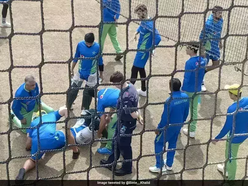 മുഹമ്മദ് നവാസിന്റെ ഷോട്ടില് ഷാന് മസൂദിന് പരിക്ക്; പാക് താരം ആശുപത്രിയില് മുഹമ്മദ് നവാസിന്റെ ഷോട്ടില് ഷാന് മസൂദിന് പരിക്ക്; പാക് താരം ആശുപത്രിയില്