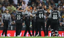 ലോകകപ്പ്; കംഗാരുക്കള്‍ക്ക് മീതെ പറന്ന് കിവികള്‍; ആദ്യദിനം ചാംപ്യന്‍മാര്‍ വീണു