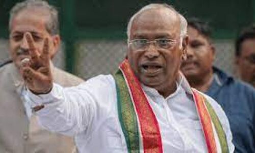 കോണ്‍ഗ്രസിന് പുതിയ സ്റ്റിയറിംഗ് കമ്മിറ്റി:  തരൂര്‍ ഇല്ല, ഇടംപിടിച്ച് ആന്റണിയും ഉമ്മന്‍ ചാണ്ടിയും കെ സിയും