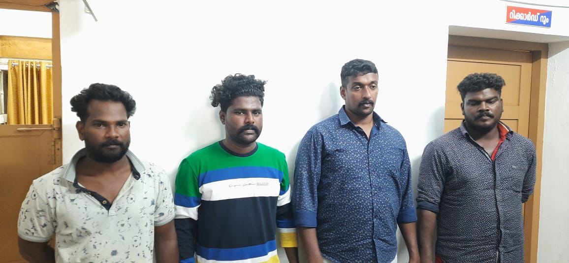 മാള മേലഡൂരില് യുവാവിനെ വീട്ടില് കയറി ആക്രമിച്ച് രക്ഷപ്പെട്ട ഗുണ്ടകള് അറസ്റ്റില് മാള മേലഡൂരില് യുവാവിനെ വീട്ടില് കയറി ആക്രമിച്ച് രക്ഷപ്പെട്ട ഗുണ്ടകള് അറസ്റ്റില്