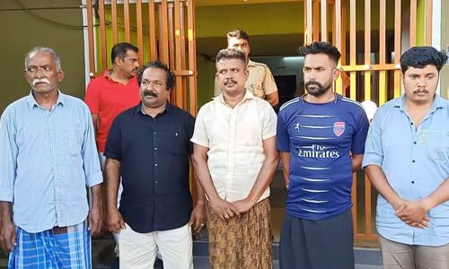 കള്ളനോട്ട് കേസില് കായംകുളത്ത് അഞ്ചുപേര് കൂടി അറസ്റ്റില് കള്ളനോട്ട് കേസില് കായംകുളത്ത് അഞ്ചുപേര് കൂടി അറസ്റ്റില്