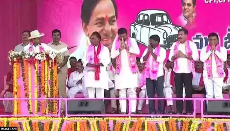 ഓപറേഷന്‍ താമരയ്ക്ക് ഡല്‍ഹി ബ്രോക്കര്‍മാര്‍ എത്തി: എന്തിനീ ക്രൂരതയെന്ന് മോദിയോട് കെ സി ആര്‍