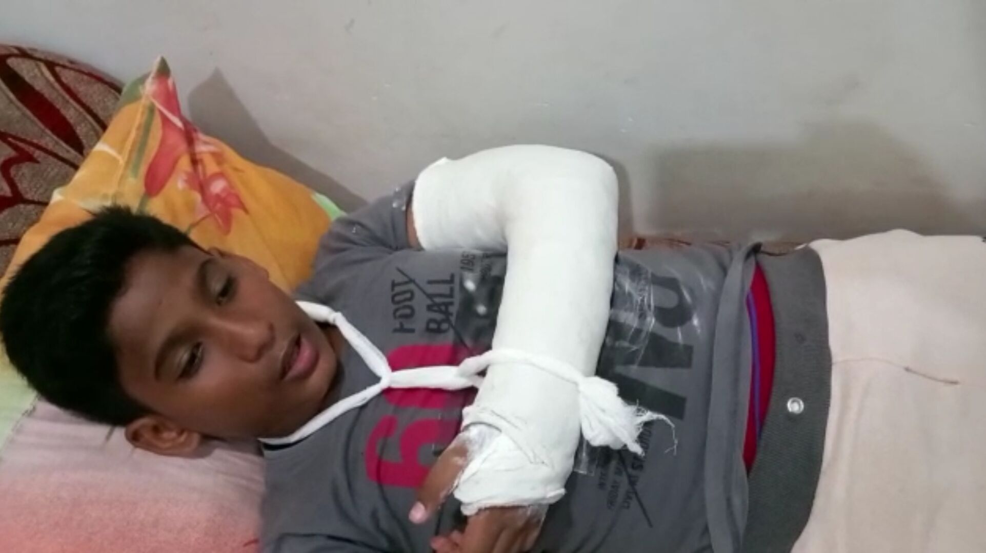 ബസ് കയറുന്നതിനിടെ കണ്ടക്ടർ വലിച്ച് താഴെയിട്ടു; വിദ്യാർത്ഥിക്ക് പരിക്കേറ്റു ബസ് കയറുന്നതിനിടെ കണ്ടക്ടർ വലിച്ച് താഴെയിട്ടു; വിദ്യാർത്ഥിക്ക് പരിക്കേറ്റു