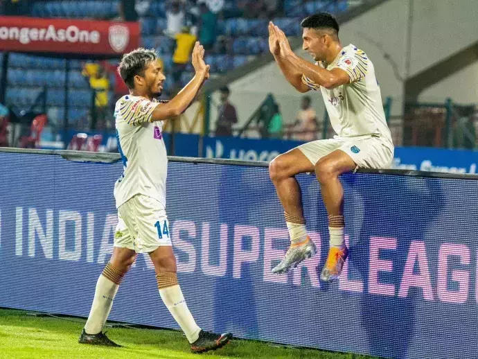 ഐഎസ്എല്; സഹലിന് ഇരട്ട ഗോള്; ബ്ലാസ്റ്റേഴ്സ് വിജയവഴിയില് ഐഎസ്എല്; സഹലിന് ഇരട്ട ഗോള്; ബ്ലാസ്റ്റേഴ്സ് വിജയവഴിയില്