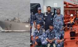 ഗിനിയില് തടഞ്ഞുവച്ച ഇന്ത്യക്കാരെ നൈജീരിയക്ക് കൈമാറില്ല; അറസ്റ്റിലായ മലയാളി ചീഫ് ഓഫിസറെ നാവികസേന തിരികെ കപ്പലിലെത്തിച്ചു ഗിനിയില് തടഞ്ഞുവച്ച ഇന്ത്യക്കാരെ നൈജീരിയക്ക് കൈമാറില്ല; അറസ്റ്റിലായ മലയാളി ചീഫ് ഓഫിസറെ നാവികസേന തിരികെ കപ്പലിലെത്തിച്ചു