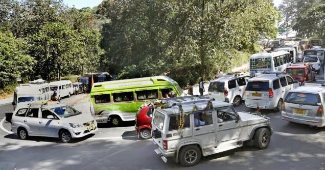 ശബരിമല തീര്ഥാടനത്തിന് ഓട്ടോറിക്ഷയും ചരക്കുവാഹനങ്ങളും പാടില്ല; വാഹനങ്ങൾ കെട്ടി അലങ്കരിച്ച് എത്തുന്നത് തടയുമെന്ന് മോട്ടോർ വാഹനവകുപ്പ് ശബരിമല തീര്ഥാടനത്തിന് ഓട്ടോറിക്ഷയും ചരക്കുവാഹനങ്ങളും പാടില്ല; വാഹനങ്ങൾ കെട്ടി അലങ്കരിച്ച് എത്തുന്നത് തടയുമെന്ന് മോട്ടോർ വാഹനവകുപ്പ്
