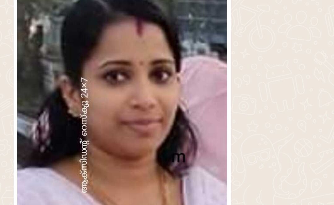 എടപ്പാളില് ടോറസ് ലോറിയുടെ അടിയില്പെട്ട് യുവതിക്ക് ദാരുണാന്ത്യം എടപ്പാളില് ടോറസ് ലോറിയുടെ അടിയില്പെട്ട് യുവതിക്ക് ദാരുണാന്ത്യം