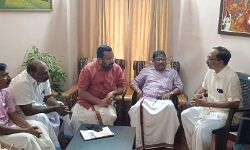 പാരാ ഗ്ലൈഡിങ്ങിനിടെ മരിച്ച സൈനികന്റെ     വീട് മന്ത്രി കെ രാജൻ സന്ദർശിച്ചു