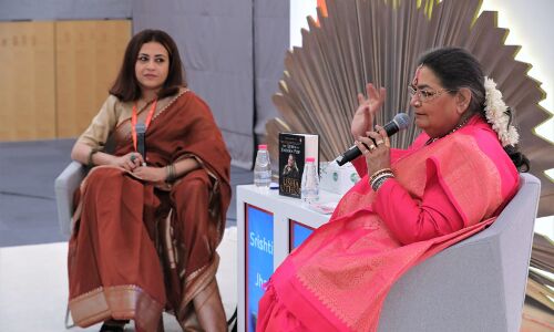 ജനങ്ങള്‍ നല്‍കുന്ന സ്‌നേഹമാണ്  തന്റെ ഊര്‍ജ്ജമെന്ന് ഉഷാ ഉതുപ്പ്