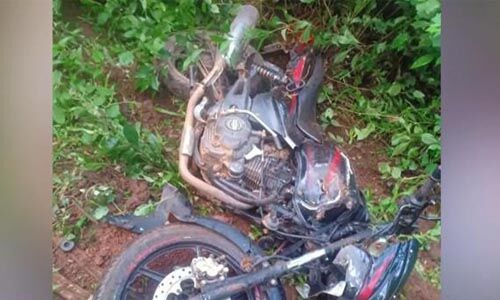 ആറളം ഫാമില് യുവാവിന് നേരേ കാട്ടാനയുടെ ആക്രമണം; ബൈക്ക് തകര്ത്തു ആറളം ഫാമില് യുവാവിന് നേരേ കാട്ടാനയുടെ ആക്രമണം; ബൈക്ക് തകര്ത്തു