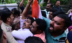 വി സി യുടെ വീട്ടിലേക്ക് യൂത്ത് കോൺഗ്രസ് മാർച്ച്‌