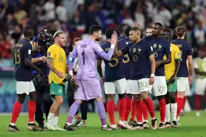 ലോകകപ്പ്; ചാംപ്യന്മാര് നാലടിച്ച് തുടങ്ങി; ജിറൗഡിന് ഡബിള് ലോകകപ്പ്; ചാംപ്യന്മാര് നാലടിച്ച് തുടങ്ങി; ജിറൗഡിന് ഡബിള്