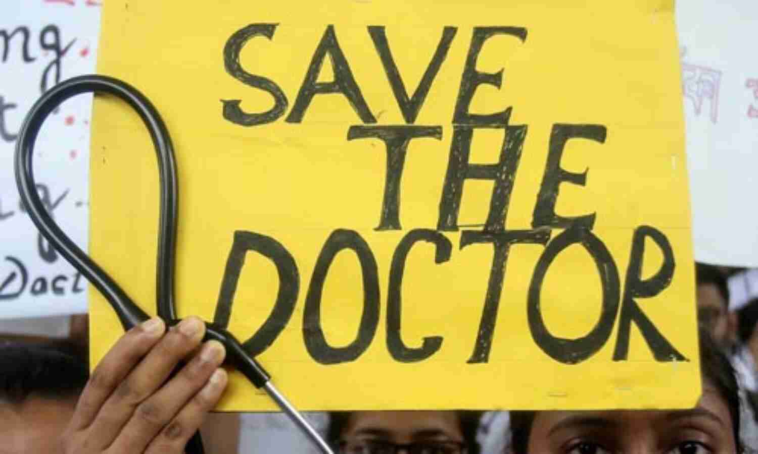 വനിതാ ഡോക്ടര്ക്ക് മര്ദ്ദനം; ശക്തമായ നടപടി സ്വീകരിക്കുമെന്ന് ആരോഗ്യമന്ത്രി വനിതാ ഡോക്ടര്ക്ക് മര്ദ്ദനം; ശക്തമായ നടപടി സ്വീകരിക്കുമെന്ന് ആരോഗ്യമന്ത്രി