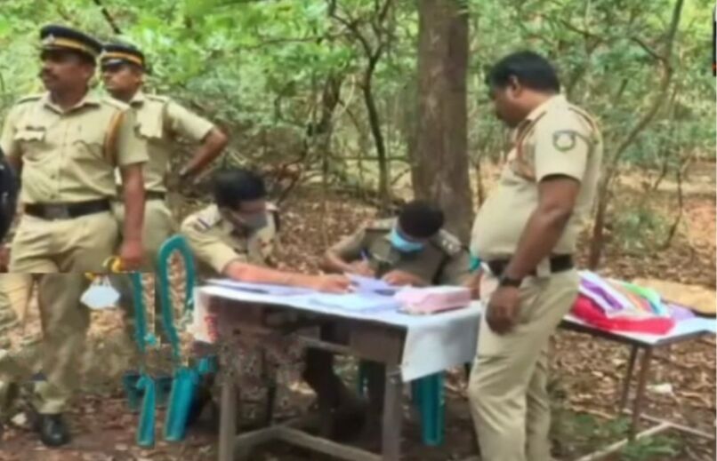 പാലക്കാട് കത്തിക്കരിഞ്ഞ നിലയില് മൃതദേഹം കണ്ടെത്തി പാലക്കാട് കത്തിക്കരിഞ്ഞ നിലയില് മൃതദേഹം കണ്ടെത്തി