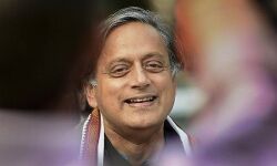 തരൂരിനെതിരെ രേഖാമൂലം പരാതി നൽകുമെന്ന് നാട്ടകം സുരേഷ്