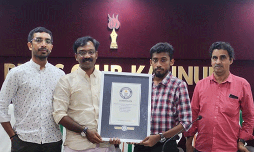 ഇറ്റലിക്കാരന്റെ റെക്കോര്ഡ് തകര്ത്ത് മജീഷ്യന് ആല്വിന് റോഷന് ഗിന്നസ് പുരസ്കാരം ഇറ്റലിക്കാരന്റെ റെക്കോര്ഡ് തകര്ത്ത് മജീഷ്യന് ആല്വിന് റോഷന് ഗിന്നസ് പുരസ്കാരം
