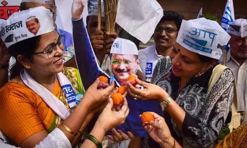 ഡല്‍ഹിയില്‍ ബിജെപിയുടെ കുത്തക തകര്‍ന്നു; കേവലഭൂരിപക്ഷം കടന്ന് ആം ആദ്മി