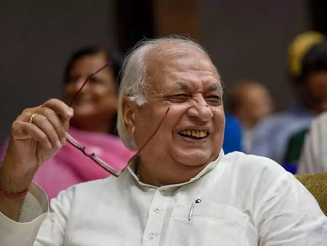 ഹൈക്കോടതി തന്നെ വിമർശിച്ചിട്ടില്ല, വിസിമാരുടെ വാദം നാളെ തന്നെ കേൾക്കും: ഗവർണർ ഹൈക്കോടതി തന്നെ വിമർശിച്ചിട്ടില്ല, വിസിമാരുടെ വാദം നാളെ തന്നെ കേൾക്കും: ഗവർണർ