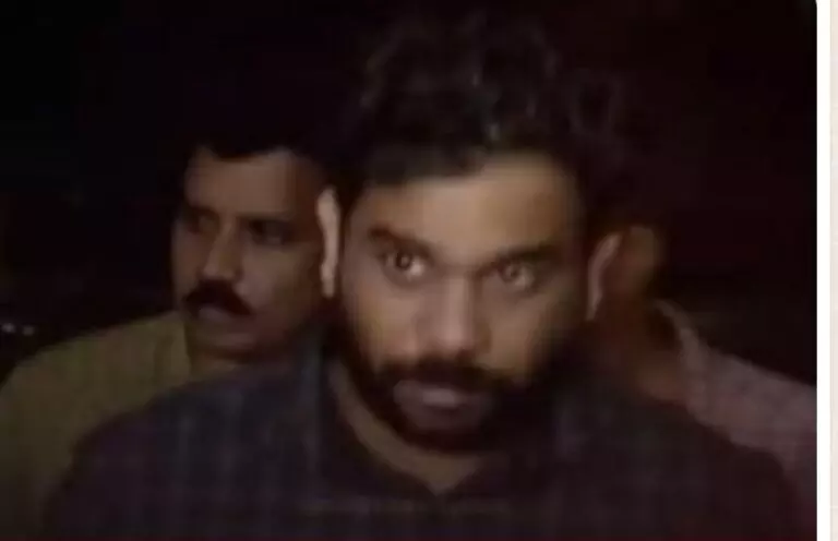 കോഴിക്കോട് നഗരസഭാ അക്കൗണ്ട് തട്ടിപ്പ്: മുഖ്യപ്രതി റിജിൽ പിടിയിൽ കോഴിക്കോട് നഗരസഭാ അക്കൗണ്ട് തട്ടിപ്പ്: മുഖ്യപ്രതി റിജിൽ പിടിയിൽ