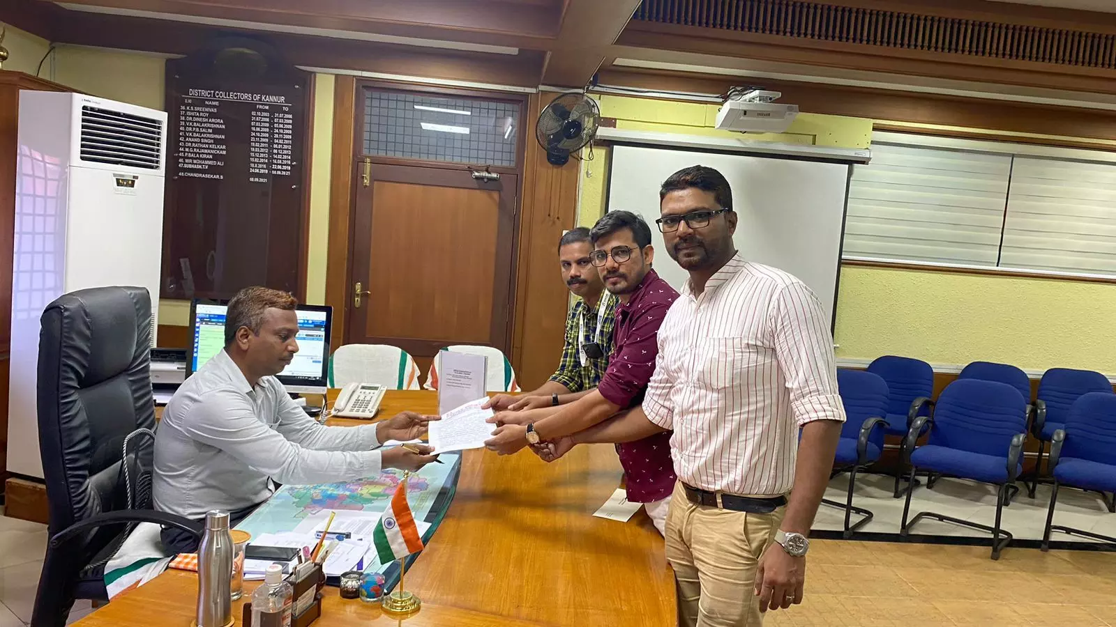 സിഎസ് സികള്ക്കെതിരെയുള്ള കുപ്രചാരണം: ജില്ലാ കലക്ടര്ക്ക് നിവേദനം നല്കി സിഎസ് സികള്ക്കെതിരെയുള്ള കുപ്രചാരണം: ജില്ലാ കലക്ടര്ക്ക് നിവേദനം നല്കി