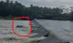 തിരുവില്വാമല ചെക്ക് ഡാമില് കാര് ഒഴുകിപ്പോയി; ഡ്രൈവറെ രക്ഷപ്പെടുത്തി തിരുവില്വാമല ചെക്ക് ഡാമില് കാര് ഒഴുകിപ്പോയി; ഡ്രൈവറെ രക്ഷപ്പെടുത്തി