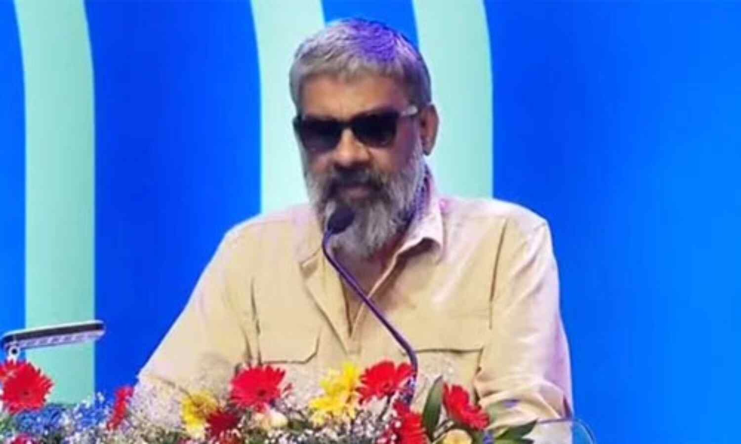 ചലച്ചിത്രമേള വേദിയില് രഞ്ജിത്തിനെ കൂക്കി വിളിച്ച് ഡെലിഗേറ്റുകള് ചലച്ചിത്രമേള വേദിയില് രഞ്ജിത്തിനെ കൂക്കി വിളിച്ച് ഡെലിഗേറ്റുകള്