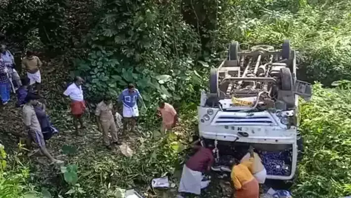 ശബരിമല തീർത്ഥാടകരുടെ വാഹനാപകടം: ഗുരുതര പരിക്കേറ്റ കുട്ടി മരിച്ചു ശബരിമല തീർത്ഥാടകരുടെ വാഹനാപകടം: ഗുരുതര പരിക്കേറ്റ കുട്ടി മരിച്ചു