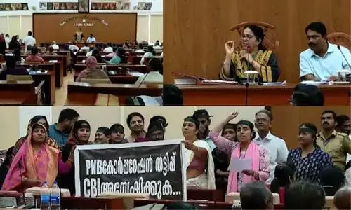 പിഎന്ബി അക്കൗണ്ട് തട്ടിപ്പ്: കോഴിക്കോട് കോര്പറേഷനില് പ്രതിപക്ഷ ബഹളം; 15 യുഡിഎഫ് കൗണ്സിലര്മാര്ക്ക് സസ്പെന്ഷന് പിഎന്ബി അക്കൗണ്ട് തട്ടിപ്പ്: കോഴിക്കോട് കോര്പറേഷനില് പ്രതിപക്ഷ ബഹളം; 15 യുഡിഎഫ് കൗണ്സിലര്മാര്ക്ക് സസ്പെന്ഷന്