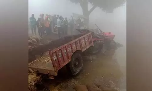 യുപിയില് ട്രാക്ടര് ട്രോളി മറിഞ്ഞ് രണ്ട് മരണം യുപിയില് ട്രാക്ടര് ട്രോളി മറിഞ്ഞ് രണ്ട് മരണം