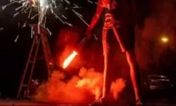 ഫുട്ബോൾ വിജയാഹ്ളാദത്തിനിടെ പടക്കം പൊട്ടി വിദ്യാർത്ഥിയുടെ കൈവിരൽ അറ്റു ഫുട്ബോൾ വിജയാഹ്ളാദത്തിനിടെ പടക്കം പൊട്ടി വിദ്യാർത്ഥിയുടെ കൈവിരൽ അറ്റു