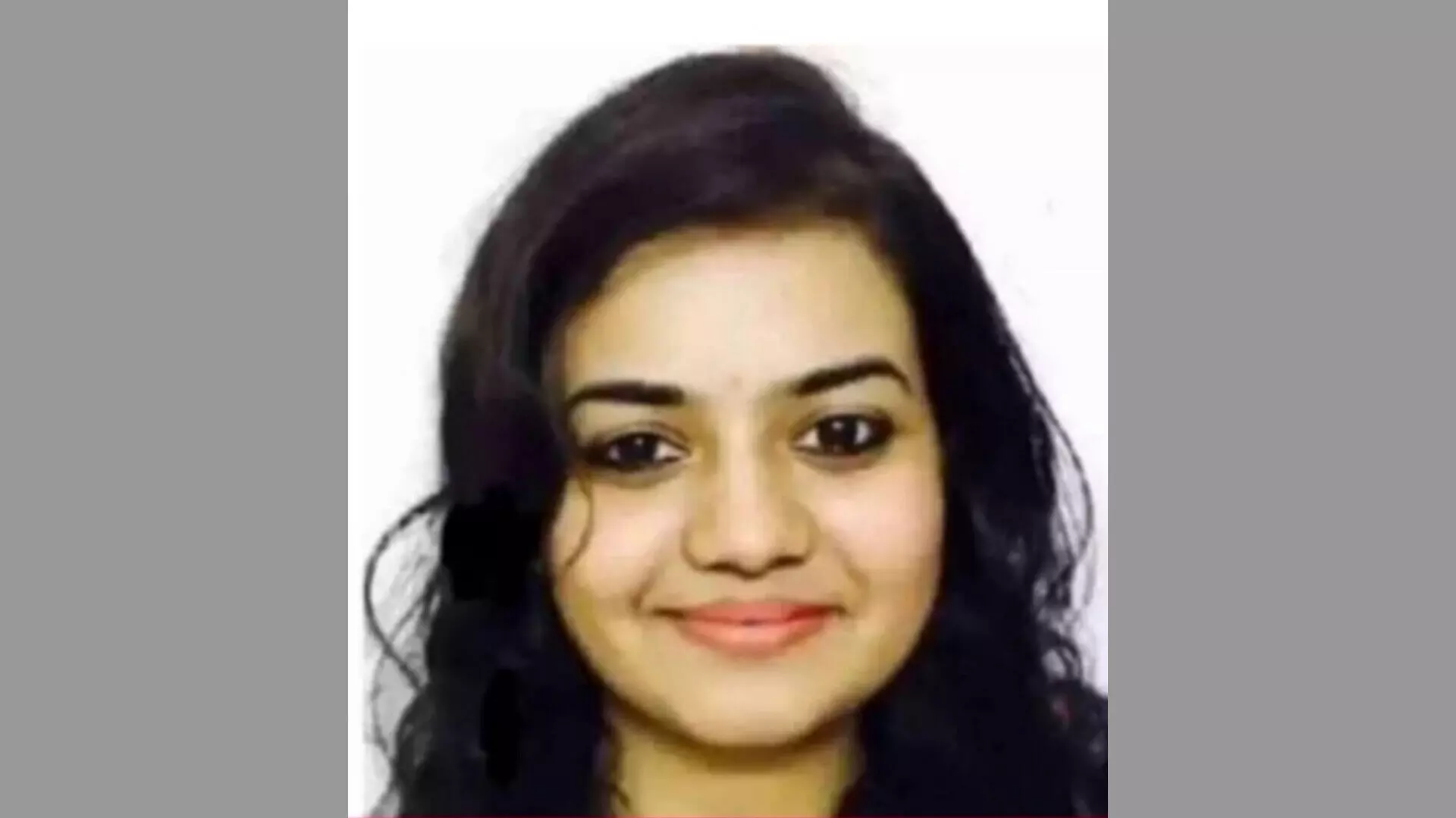 യുവഡോക്ടർ വീട്ടിനുള്ളിൽ തൂങ്ങി മരിച്ച നിലയിൽ യുവഡോക്ടർ വീട്ടിനുള്ളിൽ തൂങ്ങി മരിച്ച നിലയിൽ