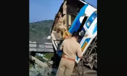 പത്തനംതിട്ടയില്‍ ശബരിമല തീര്‍ത്ഥാടകര്‍ സഞ്ചരിച്ച ബസ് മറിഞ്ഞു