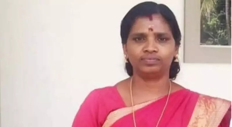 സ്കൂട്ടർ നിയന്ത്രണം വിട്ടു മറിഞ്ഞു, പിന്നാലെ വന്ന ബസ് കയറി ആശുപത്രി ജീവനക്കാരി മരിച്ചു സ്കൂട്ടർ നിയന്ത്രണം വിട്ടു മറിഞ്ഞു, പിന്നാലെ വന്ന ബസ് കയറി ആശുപത്രി ജീവനക്കാരി മരിച്ചു