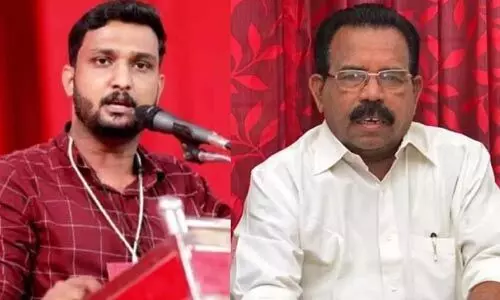 നേതാവാകാന് പ്രായം കുറച്ചുപറയാന് നിര്ദേശിച്ചു; ആനാവൂര് നാഗപ്പനെ വെട്ടിലാക്കി എസ്എഫ്ഐ മുന് നേതാവിന്റെ ശബ്ദരേഖ പുറത്ത് നേതാവാകാന് പ്രായം കുറച്ചുപറയാന് നിര്ദേശിച്ചു; ആനാവൂര് നാഗപ്പനെ വെട്ടിലാക്കി എസ്എഫ്ഐ മുന് നേതാവിന്റെ ശബ്ദരേഖ പുറത്ത്