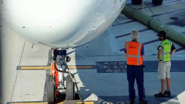 ലണ്ടനിൽ ലാൻഡ് ചെയ്ത വിമാനത്തിന്റെ വീൽ ബേയിൽ മൃതദേഹം കണ്ടെത്തി ലണ്ടനിൽ ലാൻഡ് ചെയ്ത വിമാനത്തിന്റെ വീൽ ബേയിൽ മൃതദേഹം കണ്ടെത്തി