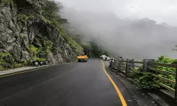 ടൂറിസം കേന്ദ്രങ്ങളെ ബന്ധിപ്പിക്കുന്ന റോഡുകൾക്ക് പ്രത്യേക പാക്കേജ് ടൂറിസം കേന്ദ്രങ്ങളെ ബന്ധിപ്പിക്കുന്ന റോഡുകൾക്ക് പ്രത്യേക പാക്കേജ്