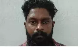 പോലിസിനെ ഇടിച്ചിട്ട് 20 കിലോ കഞ്ചാവുമായി കടന്നു; പ്രതിയെ ഓടിച്ചിട്ട് പിടിച്ചു പോലിസിനെ ഇടിച്ചിട്ട് 20 കിലോ കഞ്ചാവുമായി കടന്നു; പ്രതിയെ ഓടിച്ചിട്ട് പിടിച്ചു